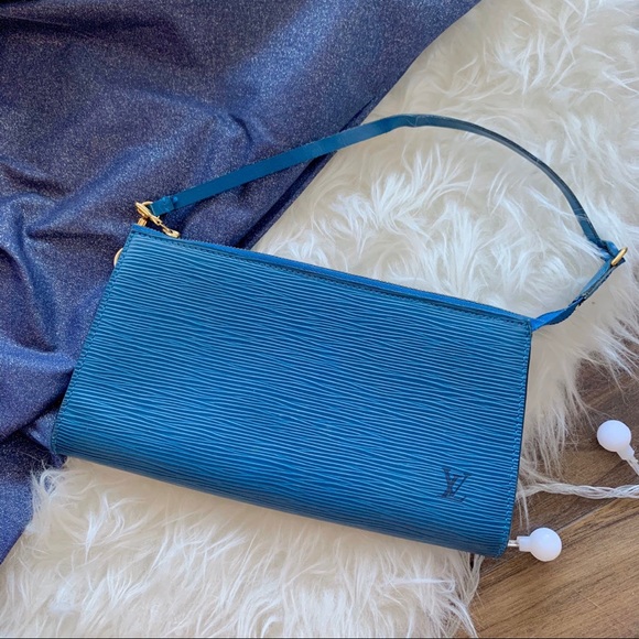 SOLD - Picture 1 of 9